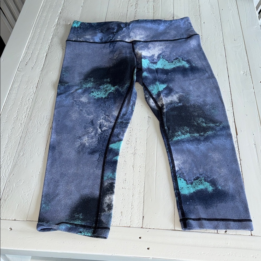 Lululemon Leggings Womens Size 8 Blue Milky Way Wunder Under Crop Athletic